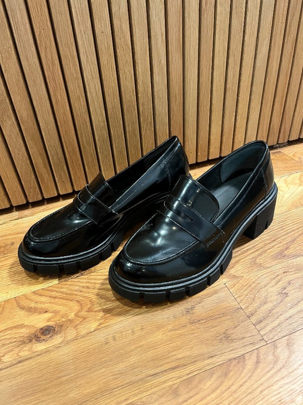 Crown Vintage Sage Penny Loafers in Black - Women's Size 9